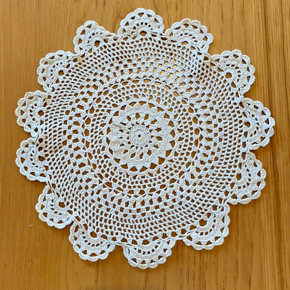 Vintage Hand Crocheted Doilies Doily Pastel Pink Blue White Delicate Lot of 7 - Picture 12 of 15